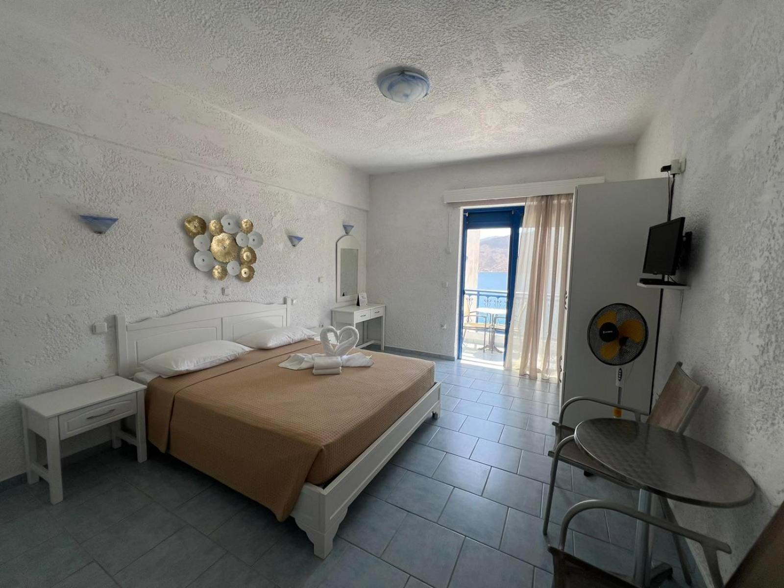 Marinas Studios Livadia  Exterior foto