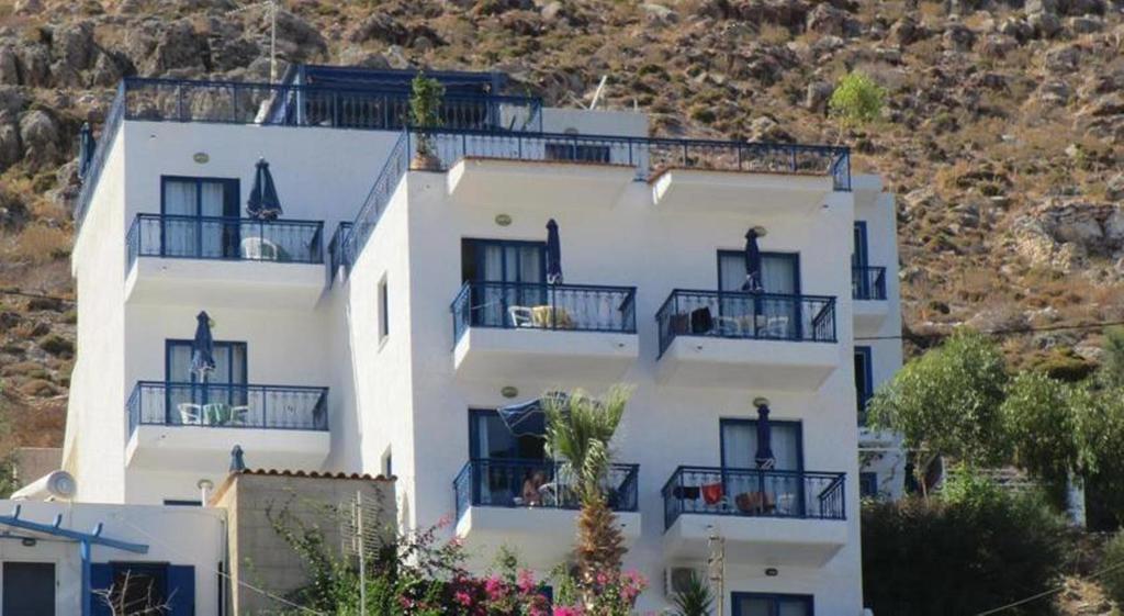 Marinas Studios Livadia  Exterior foto